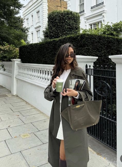 Sophie Moulds, Demellier New York, Green Bag Outfit, Brown Suede Bag, Olive Green Outfit, Fits For Fall, Style Development, Elegant Lifestyle, Suede Bag