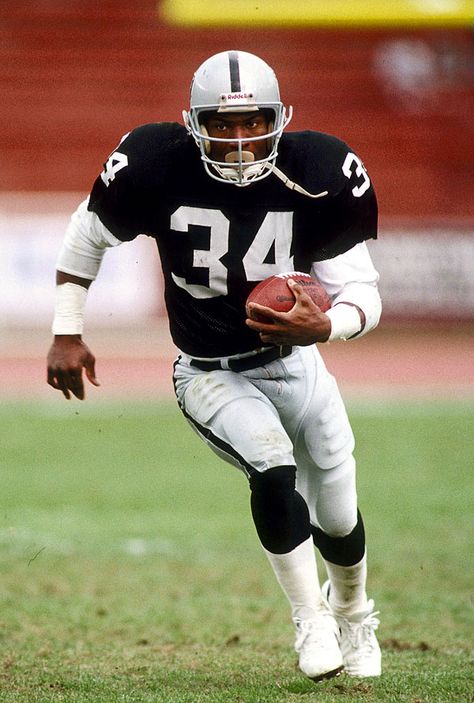 Bo Jackson Wallpaper, Bo Jackson Raiders, John Matuszak, Bo Jackson Baseball, Nfl Running Backs, Classic Nfl Photos, Lamar Jackson Ravens, Ufc Poster, Nfl Legends