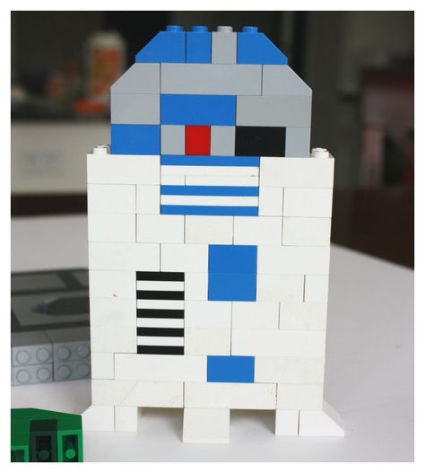 LEGO r2d2 Star Wars LEGO Building Idea Lego R2d2, Star Wars Diy Crafts, Star Wars Craft, Duplo Ideas, Star Wars Party Favors, Lego Star Wars Party, R2d2 Star Wars, Diy Star Wars, Instructions Lego