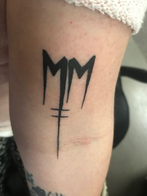 Marilyn Manson logo. Left forearm Marilyn Manson Tattoo Ideas, Tattoo Ideas Line Art, Tattoo Ideas Line, Mm Tattoo, Marilyn Manson Tattoo, Left Hand Tattoo, Marilyn Manson Art, Hand Tattoo Images, Meaningful Symbol Tattoos