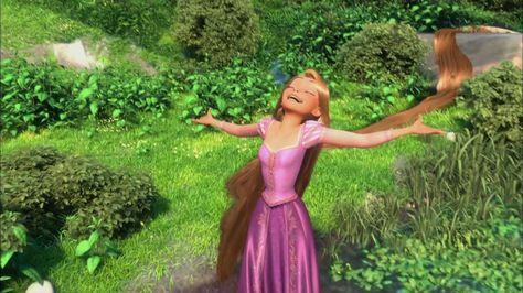 Day 29: Favorite overall moment - When Rapunzel touches grass for the first time. Perks Of Being Single, Single Pringle, Happily Single, Love Being Single, Single Quotes Funny, Single Ladies, Tangled Rapunzel, Time To Move On, Single Quotes