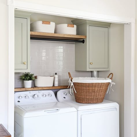 Diy Laundry Closet, Laundry Closet Makeover, Laundry Room Inspo, Backsplash Diy, Laundry Room Update, Laundry Makeover, Small Laundry Room Makeover, Better Organization, Home Laundry Room