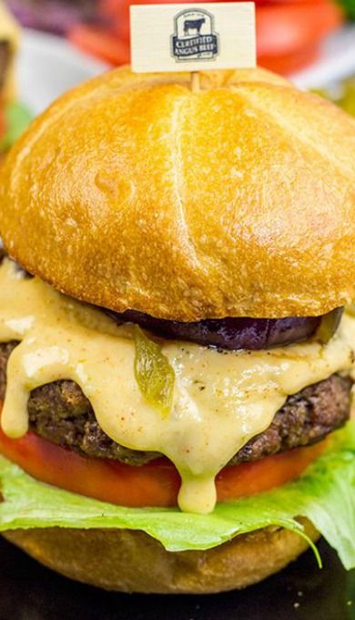 Hatch Green Chile Burger Hatch Green Chili Burgers, Green Chili Hamburger Recipes, Hatch Chili Burgers, Green Chili Cheeseburger, Green Chili Burgers, Hamburger Chili Recipe, Green Chili Burger, Pork Burgers Recipes, Burger Sliders Recipes