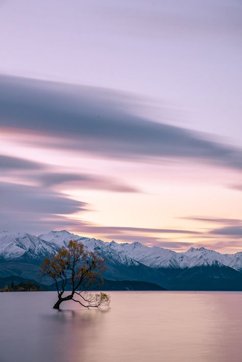 Wallpaper Aesthetic Nature, 100 Day Art Challenge, Aesthetic Nature Wallpaper, New Zealand Lakes, Picture Cloud, New Zealand Photography, Wanaka New Zealand, Lake Wanaka, Low Light Photography