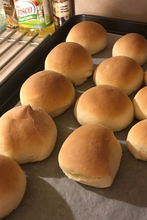 Tasty Buns | "Excellent yeast buns that can be used for hamburgers or just plain dinner rolls. They don't take long to make and have never failed for me!" #allrecipes #bread #breadrecipes #bakingbread #howtobakebread Lpr Diet, Pizza Buns Recipe, Quick Yeast Rolls, Pickled Vegetables Recipe, Pizza Healthy, Homemade Hamburger Buns, Bun Recipes, Bread Dinner, Homemade Buns