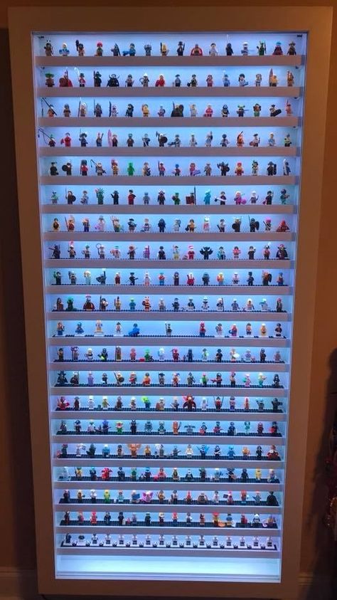 Diy Lego Display Case, Minifigure Display Diy, Lego Mini Figures Display Ideas, Lego Minifigure Display Diy, Lego Display Room, Display Shelves For Collectables, Figurine Display Ideas, Display Action Figures, Mini Figure Display