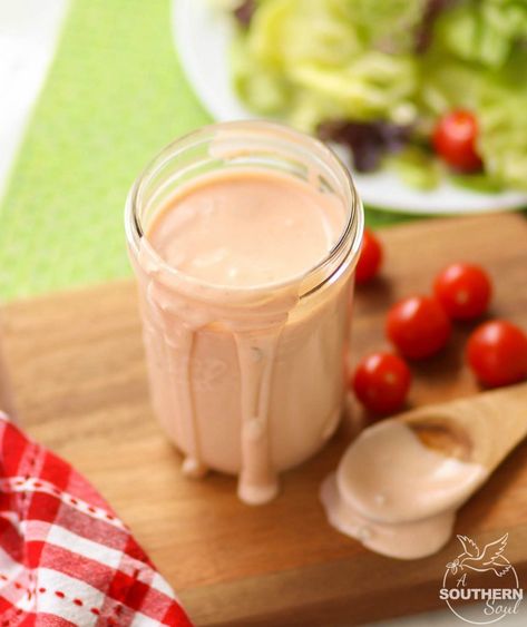 Classic 1000 Island Dressing made with mayonnaise, ketchup, relish and onion is a great topping for salads and is also a yummy dip! Irish Pot Roast, 1000 Island Dressing, Salads Dressing, Corned Beef Reuben, Soul Recipes, 1000 Island, Copycat Food, Super Salad, A Southern Soul