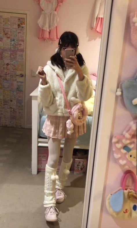 Pink Outfits Cutecore, Kawaii Style Outfits Pink, Animecore Outfit Aesthetic, Kawaii Outfits For Winter, Kawaii Core Outfit Pink, Harajuku Outfits Kawaii, Cute Core Outfit Pink, Kawaii Winter Clothes, Pink Hello Kitty Outfit