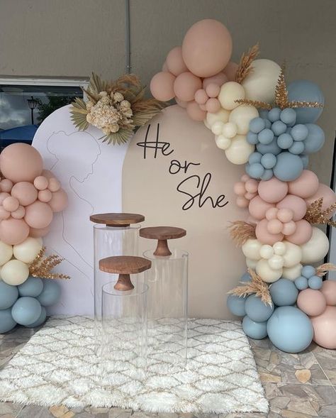 Gender Reveal Balloon Garland Ideas, Backyard Gender Reveal Ideas, Gender Reveal Balloons Arch, Neutral Gender Reveal Decorations, Gender Reveal Ideas Backdrop, Gender Reveal Arch Balloons, Gender Reveal Theme For Party, Simple Gender Reveal Backdrop, Pastel Gender Reveal Decorations