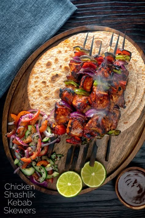 Chicken Shashlik, Kebabs Skewers, Kebab Sticks, Pakistan Food, Sauteed Chicken Breast, Chicken Kebab Recipe, Chicken Kebab, Chicken On A Stick, Plats Healthy