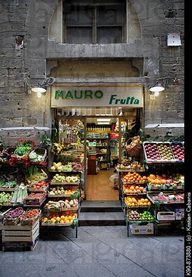 Traditional grocery store selling fruit and vegetable seen from front in a side street of the heart of Florence (Firenze), Tuscany, Italy, Southern Eu... Fruit Stall, Fruit And Veg Shop, Store Shelves Design, Vegetable Shop, Grocery Store Design, Desain Pantry, Supermarket Design, Fruit Shop, Farm Market