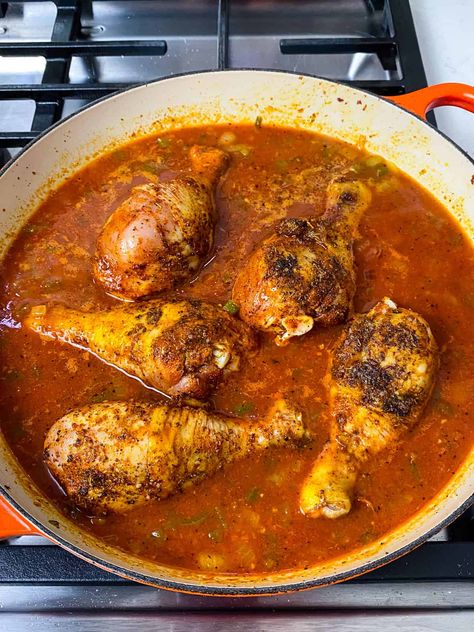 Red Stew Chicken, Chicken Stew Spanish Style, Spanish Chicken And Potatoes, Stew Chicken Legs Recipe, Spanish Stewed Chicken Puerto Rico, Spanish Chicken Recipe, Spanish Stewed Chicken, Spanish Soup Recipes, Spanish Chicken Stew