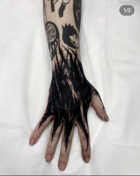 Tattoo Ideas Summer, Dark Tattoo Ideas, Gotik Tattoo, Watercolor Tattoo Ideas, Simple Tattoos For Guys, Feminine Tattoo Sleeves, Knuckle Tattoos, Blackout Tattoo, Creepy Tattoos