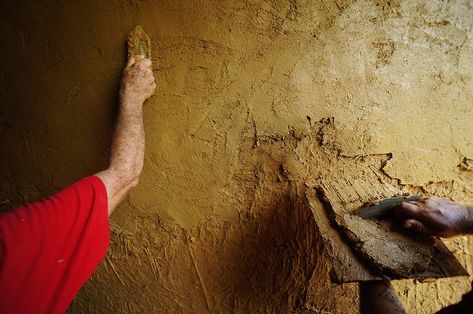 Clay Plaster: Why Is It So Special? | Properties of Clay | The Year of Mud Clay Plaster Walls, Mud Plaster, Make Your Own Clay, Plaster Material, Plaster Finish, Natural Building Materials, Clay Plaster, Light Clay, Hardware Cloth