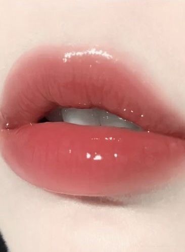 Soft Grunge Makeup, Glossy Lips Makeup, Korean Lips, Lips Photo, Soft Makeup Looks, Face Art Makeup, Nice Lips, Lip Makeup Tutorial, Juicy Lips