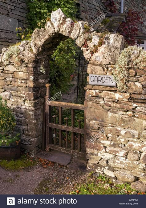 Stone Wall Outside, Stone Art Garden, Old Garden Wall, Stone Wall Outdoor Fence, Stone Gate Entrance, Garden Trees Ideas, Stone Wall With Gate, Garden Stone Wall, Stone Wall Garden