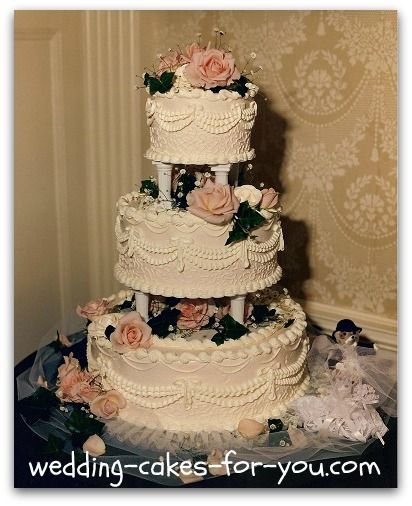 Wedding Cake Icing Recipe, Victorian Wedding Cakes, Wedding Cake Icing, Wedding Cake Frosting, Traditional Wedding Cakes, Cake Frosting Recipe, Wedding Cake Pictures, Traditional Wedding Cake, Fresh Flower Cake