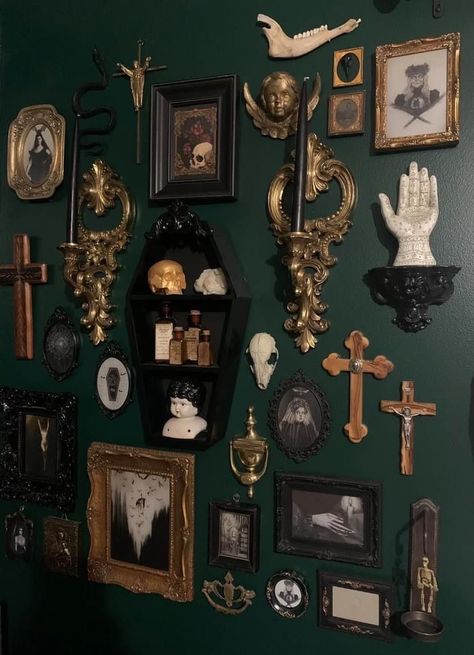 Goth Houses, Gothic Bedroom, Dark Home Decor, Goth Home, Goth Home Decor, Casa Vintage, Dark Home, Gothic Home, Maximalist Decor