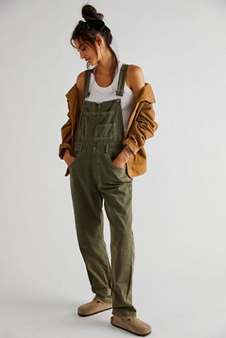 Ziggy Denim Overalls | Free People Green Overalls Outfits, Overalls Outfits, Green Overalls, Overall Outfit, Overalls Outfit, Mode Inspo, Overalls Women, Denim Overalls, Pocket Detail