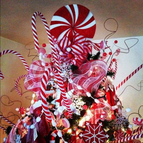 big-boom-candy Best Christmas Tree Toppers, Lollipop Tree, Pyjamas Party, Whimsical Tree, Whimsical Christmas Trees, Candy Tree, Candy Cane Lane, Creative Christmas Trees, Plum Tree