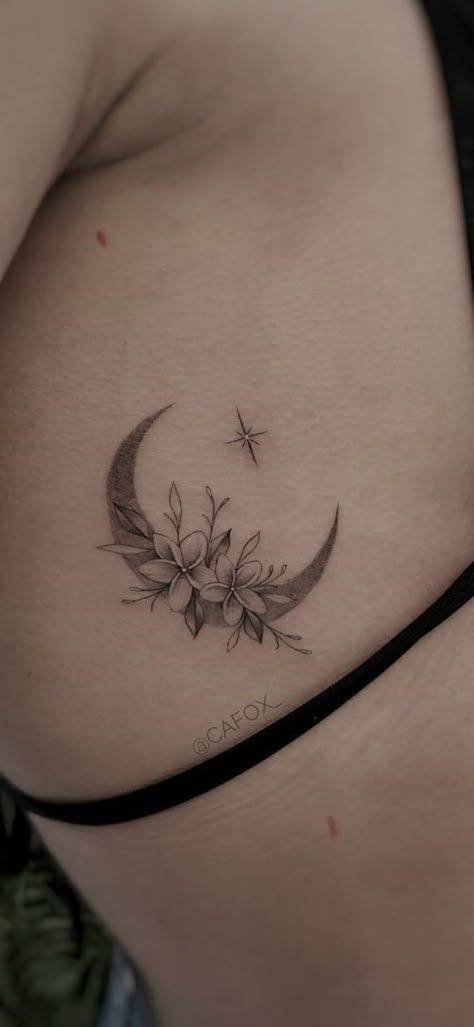 Moon Daffodil Tattoo, Floral Moon And Stars Tattoo, Moon Stars And Flowers Tattoo, Womens Moon Tattoos, Moon Lavender Tattoo, Tattoo Cover Up Ribs, Feminine Moon Tattoo Designs, Moon And Stars Rib Tattoo, Roses Rib Tattoo