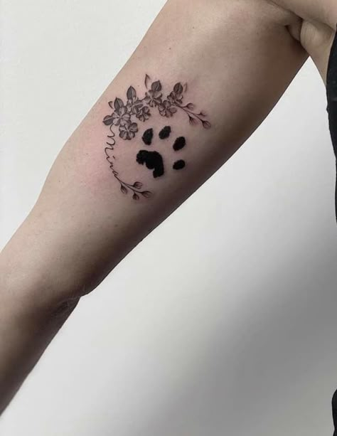 Pet Paw Print Tattoos, Dog Print Tattoo Ideas Memories, Tattpp Ideas Woman, Dog Floral Tattoo, Unique Dog Tattoos, Paw Print Tattoo With Flowers, Paw Print With Flowers Tattoo, Floral Dog Tattoo, Paw Print Memorial Tattoo