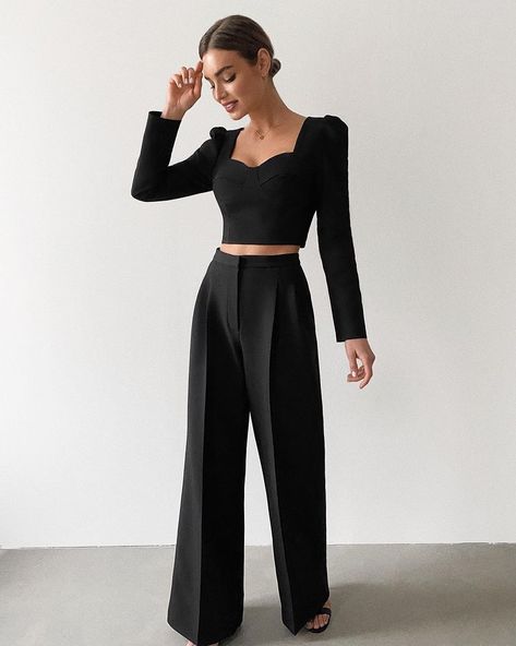 Crop Top Outfits Classy, Classy Looks, 2piece Outfits, Girls Dress Outfits, Beautiful Office, Business Outfits Women, Office Fashion Women, Elegante Casual, Classy Work Outfits