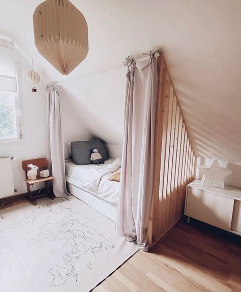 Apartment Curtains, Attic Bedroom Designs, Apartment Luxury, Balcony Ideas Apartment Indian, Attic Bedrooms, Balcony Ideas Apartment, Loft Room, Small Balcony Decor, Fence Landscaping