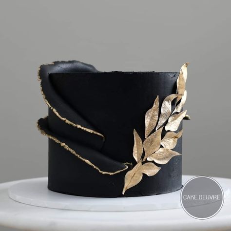 Black And Gold Birthday Cake, Cakes Elegant, Black And Gold Cake, Modern Birthday Cakes, Cake Elegant, Gold Birthday Cake, Unique Birthday Cakes, Birthday Cake For Him, Elegant Birthday Cakes