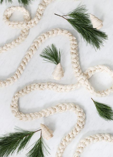 Crochet Christmas Garland, House Gift Box, Crochet Garland, Simple Christmas Decor, Holiday Garlands, Christmas Tree Garland, Finger Knitting, Tree Garland, Gift Toppers