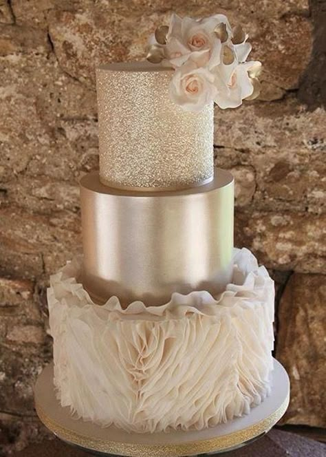 Cream Wedding Cakes, Big Wedding Cakes, Dresses Gold, Luxury Wedding Cake, White Bridesmaid, Cream Wedding, August Wedding, Colors Wedding, Bride Magazine