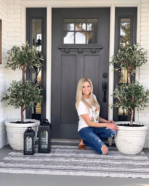 Chelsea🌿 on Instagram: “They are done!🙌🏼 I took these $3 plastic Walmart planters and gave them a makeover. I tried to make them look like a stone planter by adding…” Front Door Planters Entrance, Ways To Upgrade Your Home, Front Door Planters, Front Porch Plants, Door Planter, Silk Tree, Front Door Entrance, Stone Planters, Door Inspiration