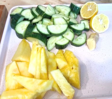 Cucumber Cleanse, Cucumber Juice Benefits, Cleansing Juice, Cucumber Drink, Pineapple Cucumber, Easy To Digest Foods, Juice Shots, Pineapple Detox, Healthy Diet Smoothies