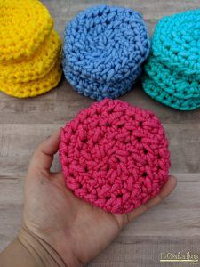 Lion Brand Stitch Soak Scrub Yarn Patterns, Crochet Kitchen Scrubbies, Scrubby Yarn Patterns, Scrubby Yarn Crochet Patterns, Scrubby Yarn Crochet, Kitchen Scrubbies, Scrubbies Crochet Pattern, Scrubbies Crochet, Dish Scrubbies