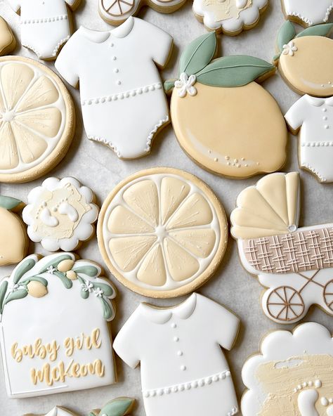 These sweet lemon baby shower cookies giving me all the summer feels!!! #lemonbabyshower #lemonbabyshowercookies #busybeesweet #decoratedcookies Baby Shower Ideas Summer Theme, Italian Lemon Baby Shower Theme, Baby Shower Italian Theme, Baby Shower Lemon Theme, Lemon Baby Shower Theme Boy, Lemon Baby Shower Cookies, Lemon Baby Shower Theme Girl, Fruit Baby Shower Theme, Lemon Baby Shower Ideas