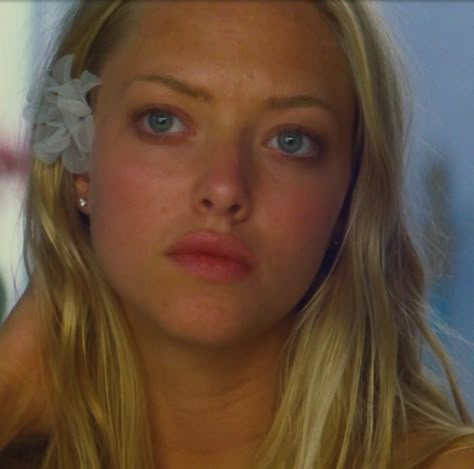 Amanda Seyfried Hair, Mamma Mia 2008, Sophie Sheridan, Mamma Mia Vibes, Mamma Mia Aesthetic, Mia Vibes, Mia Aesthetic, Here I Go Again, Mia 3