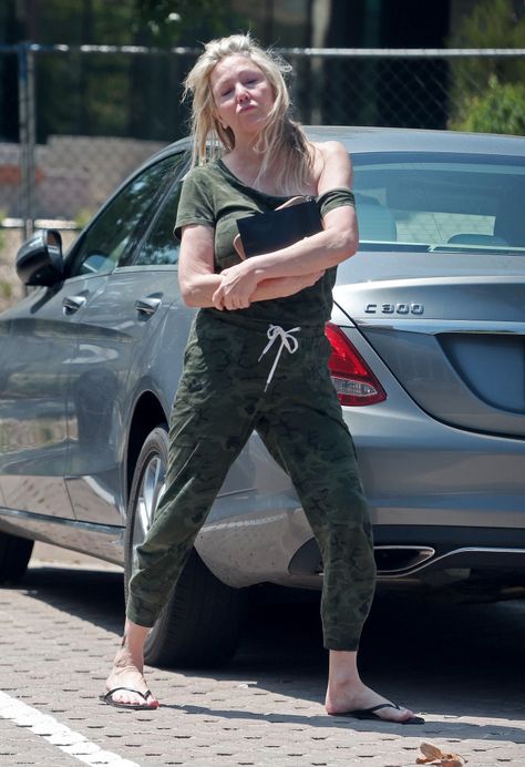 Heather Locklear Now, Heather Locklear Daughter, Grant Show, 80s Tv Series, Spin City, Meghan Mccain, Heather Locklear, Outdoor Steps, Camouflage Shorts