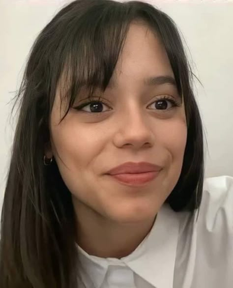 Jenna Ortega Fotos, Maria Ortega, Jenny Ortega, Usernames Ideas, One Of Us Is Lying, Signature Ideas, Phone Wallpaper For Men, Instagram Pose, Famous Women