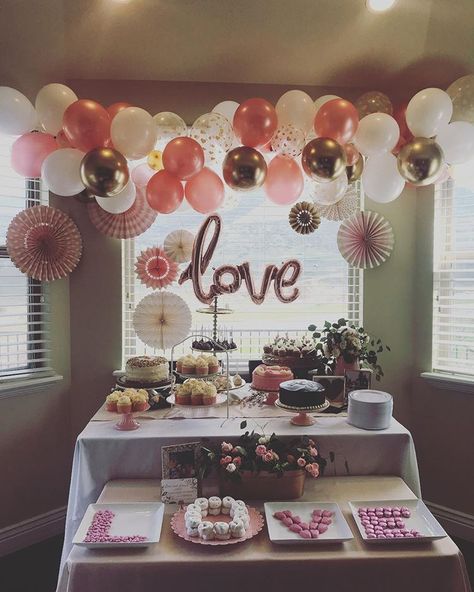 Spring Bridal Shower Themes, Gold Bridal Party, Bridal Party Tables, Rose Gold Bridal Shower, Bridal Shower Desserts, Spring Bridal Shower, Bridal Shower Tables, Boho Bridal Shower, Spring Wedding Colors