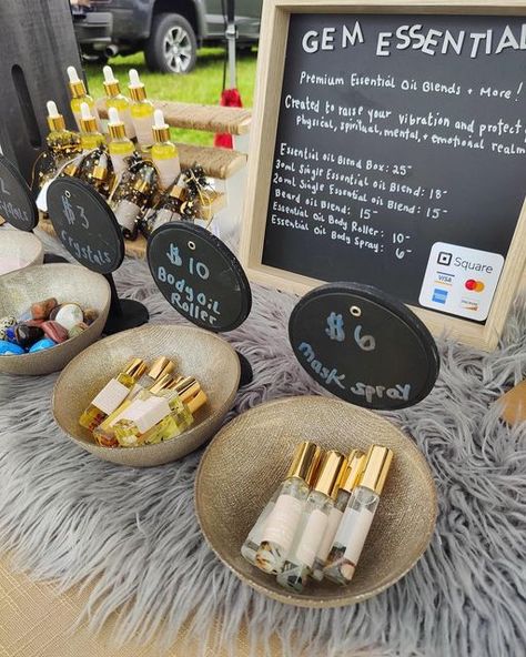 Essential Oil Market Stall, Essential Oil Booth Display, Bazaar Booth Ideas Perfume, Essential Oil Retail Display, Essential Oil Display Ideas Diy, Essential Oil Business Ideas, Essential Oil Vendor Booth Ideas, Perfume Stand Ideas, Skincare Display Ideas