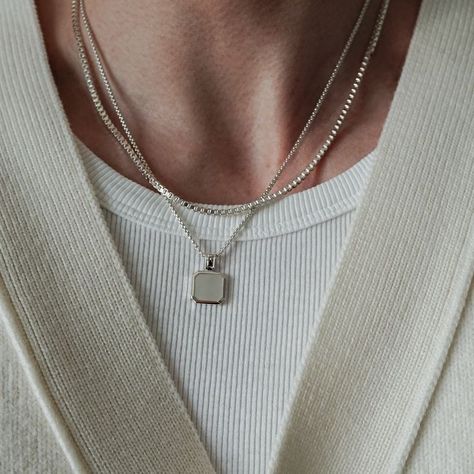 Mens Jewelry Aesthetic, Tomboy Accessories, Pendent For Men, Male Jewelry, Silver Necklace Set, Pearl Necklace Designs, Pearl Stone, Mother Of Pearl Necklace, Jewelry Aesthetic