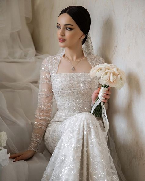 Turkish Wedding Dress, Dress Hairstyle, Design Gown, Baju Kahwin, Simple Wedding Gowns, Bride Dress Simple, Wedding Gown Inspiration, Wedding Dresses Ball Gown, Classy Wedding Dress