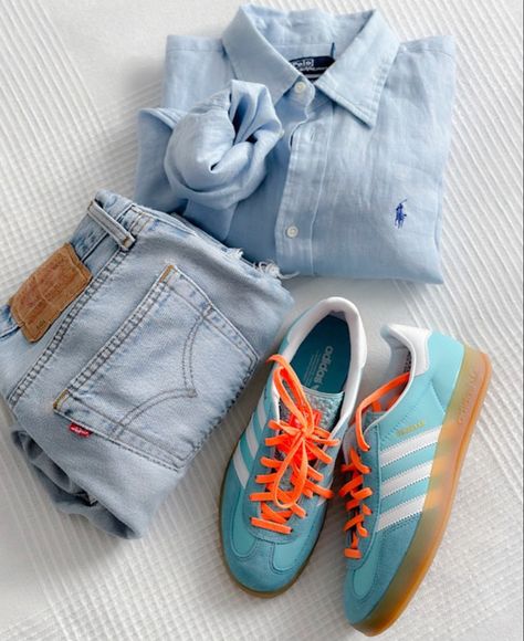 Blue Shoes Men, Smart Casual Women Outfits, Light Blue Shoes, Smart Casual Women, Idea Photo, Adidas Fashion, Swag Shoes, Blue Outfit, Crazy Shoes