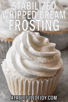 White Cupcake Recipes, Stabilized Whipped Cream Frosting, Stabilized Whipped Cream, Recipes With Whipping Cream, Whipped Frosting, White Cupcakes, Whipped Cream Frosting, Decorating Cakes, Cakes And Cupcakes