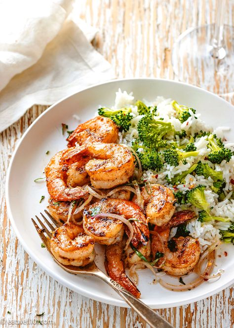 Garlic Butter Shrimp with Broccoli Rice - #shrimp #broccoli #recipe #recipe #eatwell101 - This shrimp and rice recipe with broccoli comes together in less than 30 minutes for a quick, balanced, and healthy meal. Shrimp and broccoli rice is also perfect for meal prepping! - #recipe by #eatwell101® Rice Chicken And Shrimp Recipes, Healthy Garlic Dinner Recipes, Health Pescatarian Meals, Shrimp Broccoli And Rice, Shrimp And Broccoli With Rice, Shrimp Rice Broccoli Recipe, Shrimp Macro Meals, Shrimp Broccoli Rice Bowl, Shrimp Rice And Broccoli Recipe