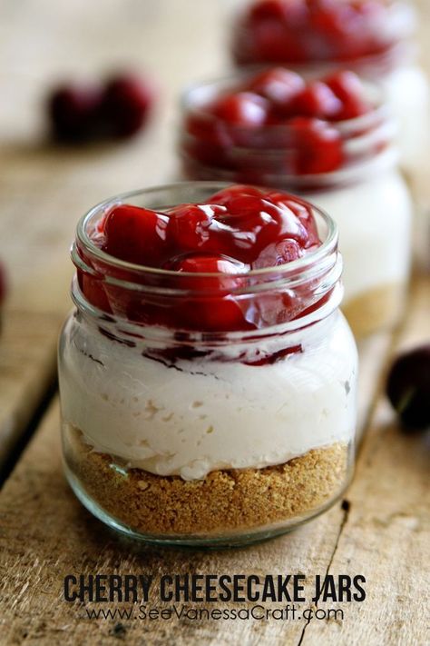 Cherry Cheesecake Jars web Cherry Cheesecake Jars, Mason Jar Desserts Recipes, Cheesecake Jars, Desserts In A Jar, Jar Desserts, Mason Jar Desserts, Dessert Mini, Mason Jar Recipes, Cheesecake In A Jar