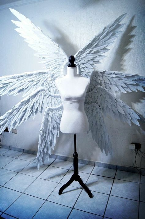 Wings For Cosplay, Angelic Wings, Faux Feathers, Cosplay Wings, Angel Costume, White Wings, Cosplay Diy, Fantasias Halloween, Alam Yang Indah