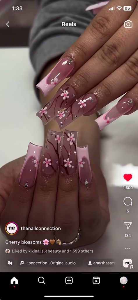 Nail Ideas Cherry Blossom, Nails In Japan, Blossom Tree Nails, Light Pink Medium Nails, Mulan Inspired Nails, Cherry Blossom Tree Nails, Japanese Flower Nails, Japanese Blossom Nails, Pink Anime Nails