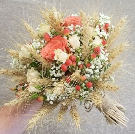 Wheat Wedding Bouquet, Wheat Wedding Decorations, Prom Flowers Bouquet, Wheat Wedding, Table Wedding Decorations, Rose Centerpieces, Prom Flowers, Wedding Flowers Summer, Table Wedding