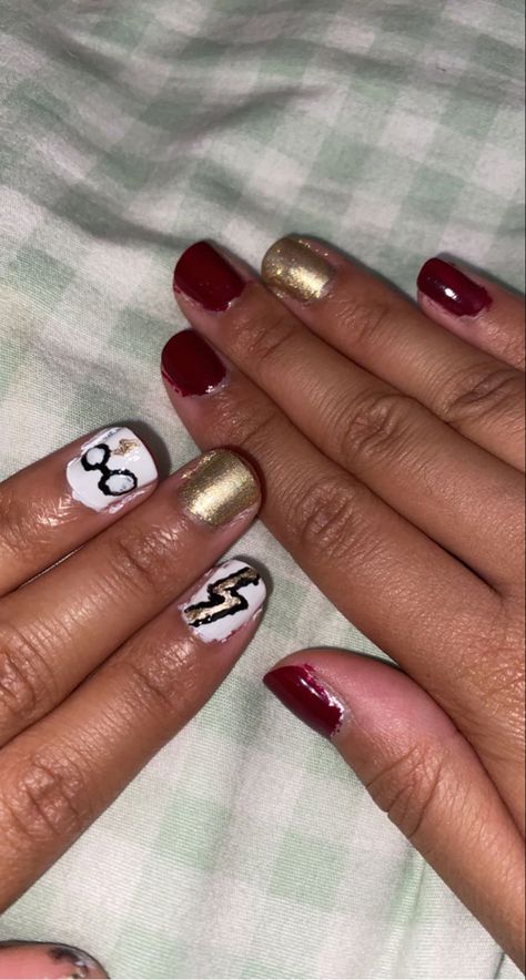 Harry Potter Gryffindor nails cute Harry Potter Nails Gryffindor, Gryffindor Nails, Hp Nails, Potter Nails, Harry Potter Nails, Harry Potter Gryffindor, Nails Cute, Acrylic Nail Designs, Short Nails